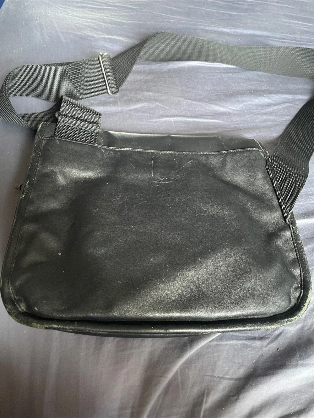 Tumi  Small  Multi  Compartment Black Leather Messenger Bag. Alpha Series.